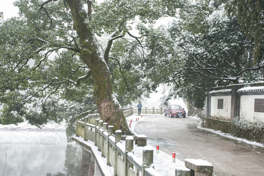 山村雪后