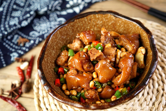 下飯豬腳