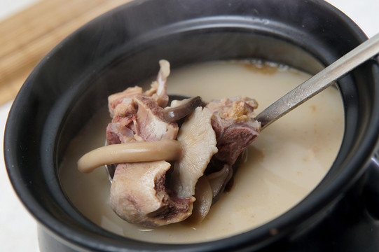 野菌排骨養(yǎng)顏湯