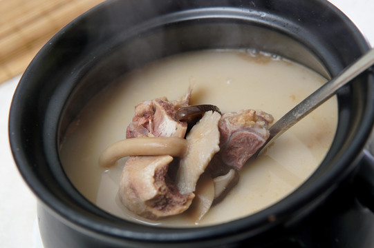 野菌排骨養(yǎng)顏湯