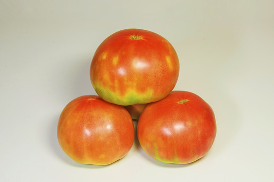 四個(gè)西紅柿