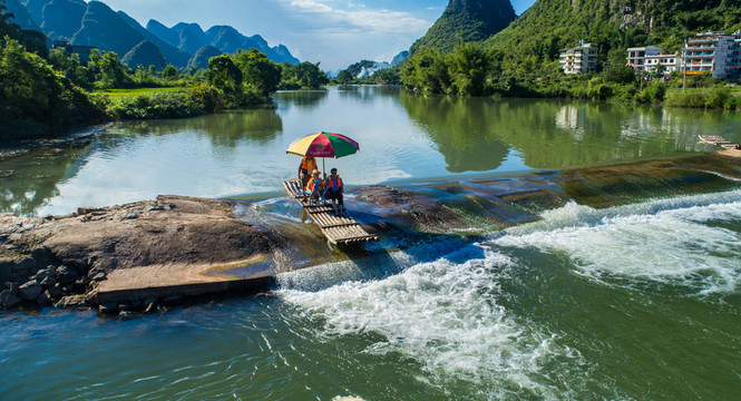 桂林陽(yáng)朔遇龍河漂流