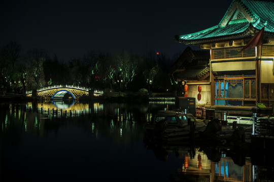 大明湖夜景