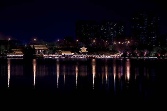 大明湖夜景