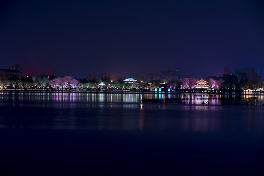 大明湖夜景