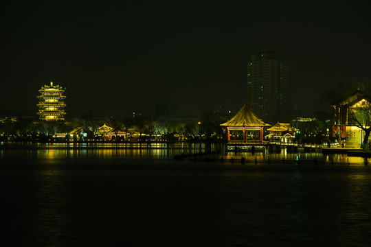 大明湖夜景