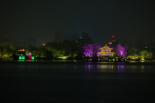 大明湖夜景