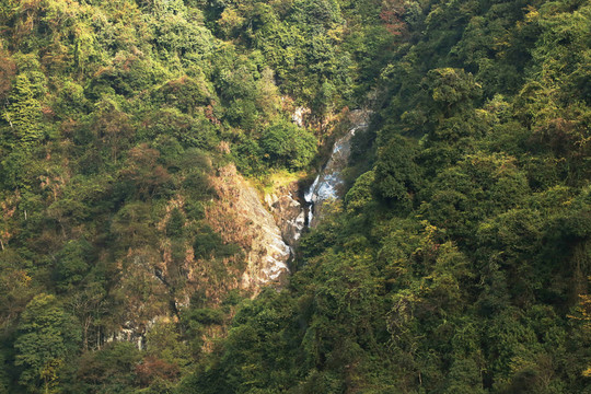 深山流瀑