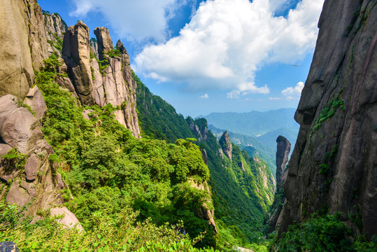 三清山懸崖峭壁山谷風光
