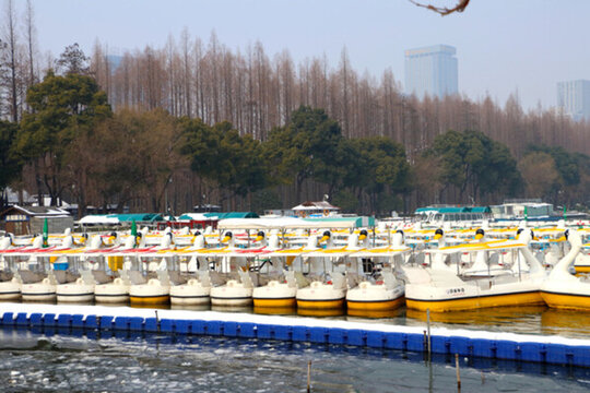 冬天玄武湖游樂場
