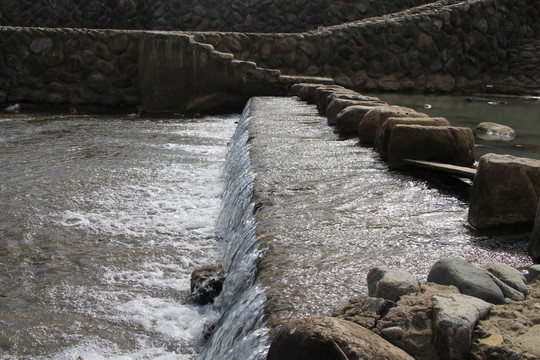 溪水