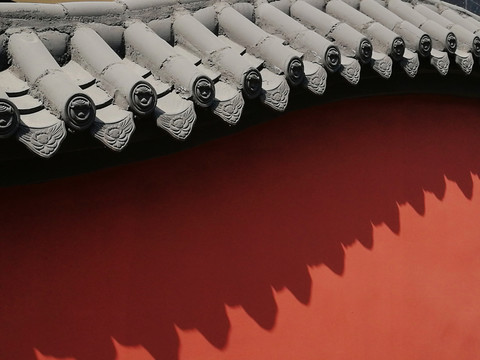 瓦古建筑 朱紅灰瓦 紅墻 高