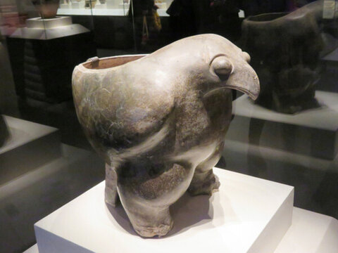 陶鷹鼎