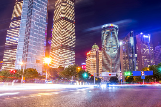上海陸家嘴城市道路建筑夜景