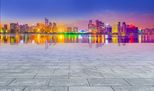 廣場夜摩天大樓天際線