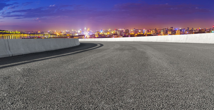 城市道路夜景摩天大樓v