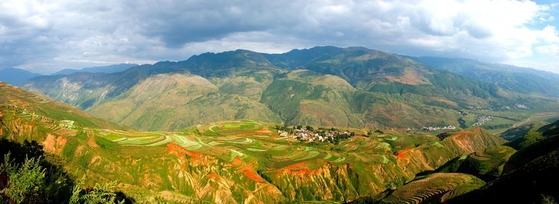 東川紅土地落霞溝全景