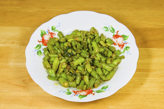 一盤(pán)素炒云豆丁