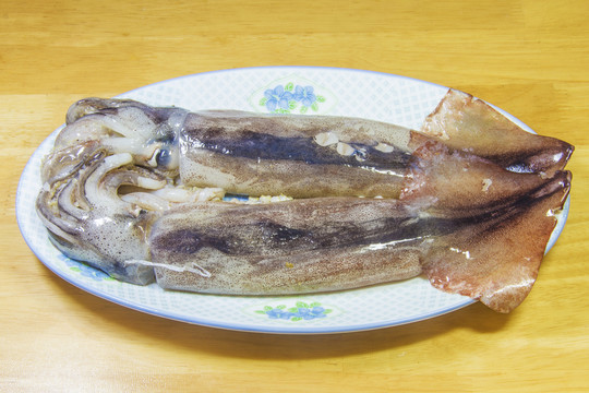 兩條生魷魚