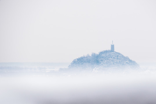 朦朧的遠(yuǎn)山