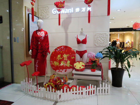 春節(jié)商場(chǎng)女裝展示