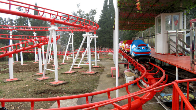 兒童娛樂(lè)過(guò)山車