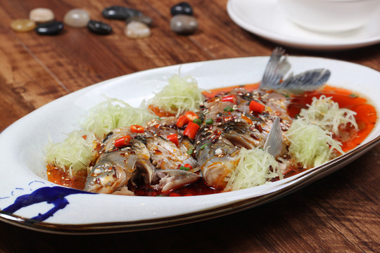 涼拌鯽魚
