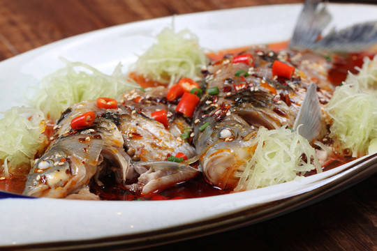 涼拌鯽魚