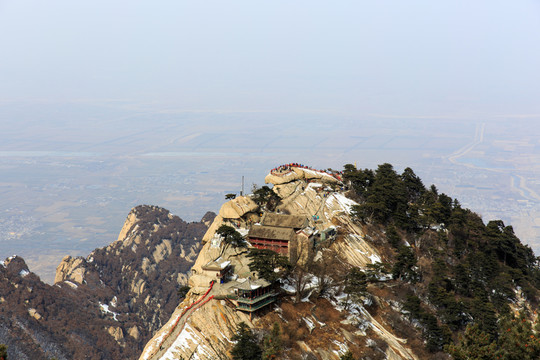 遠(yuǎn)眺華山西峰
