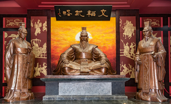 曹操塑像