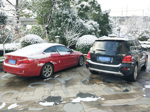 停車場雪景