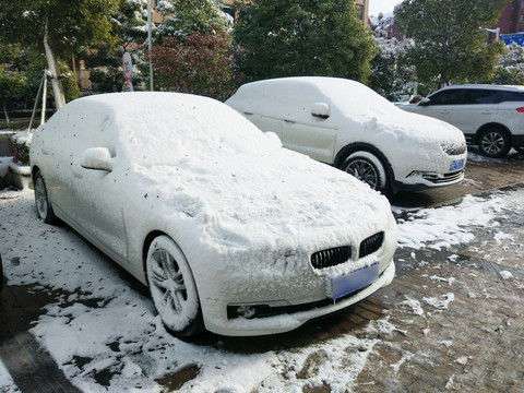 停車場(chǎng)雪景