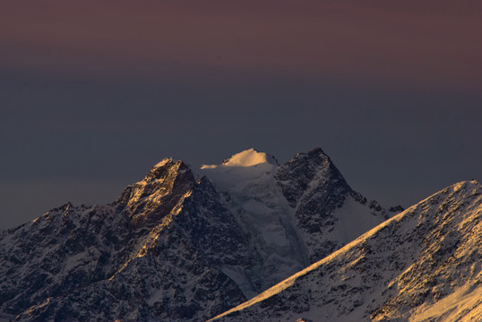 雪山晨曦