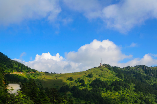 山 山峰 藍天白云 綠色