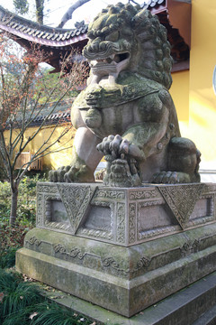 寺院石獅子