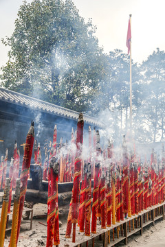 香火繚繞