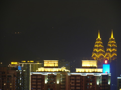 重慶南濱路雙子塔夜景