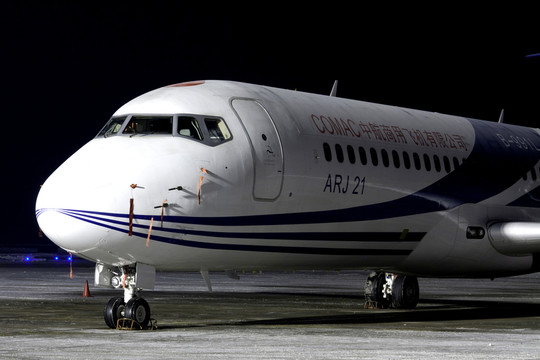國(guó)產(chǎn)飛機(jī) ARJ21 客機(jī)