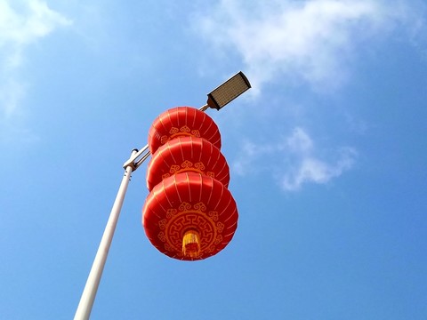 燈籠 路燈 交通燈 藍天白云