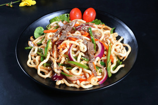 牛肉炒烏冬面