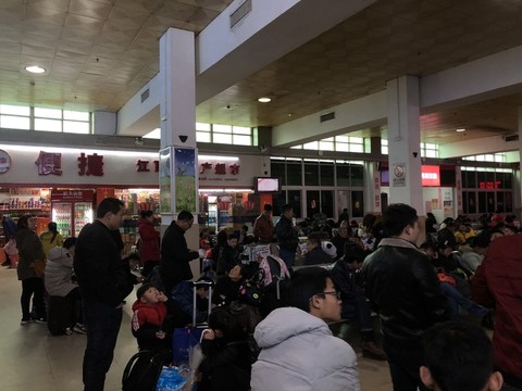 鷹潭火車站春運(yùn)候車廳
