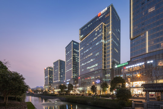 城西銀泰城