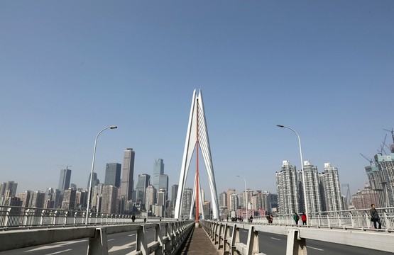 重慶東水門長(zhǎng)江大橋與都市風(fēng)景