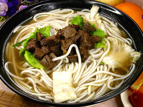 鹵牛肉米粉