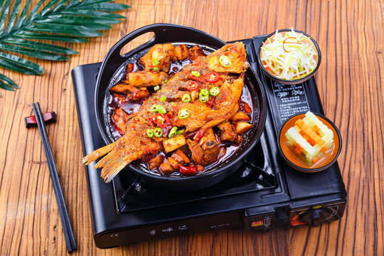雞煲魚(yú)系列 雞 魚(yú) 煲 雞翅