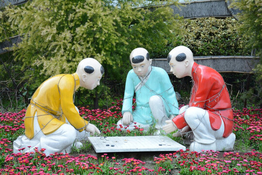 兒童下棋雕塑