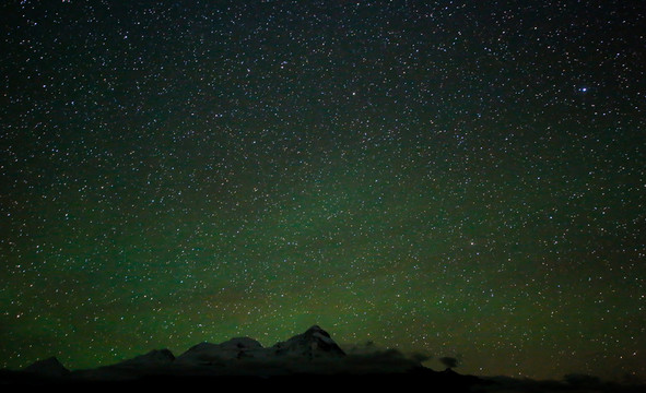 雪山和星空
