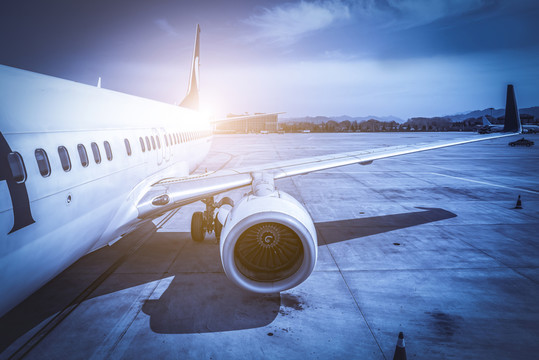 飛機(jī)場(chǎng)停機(jī)坪客機(jī)