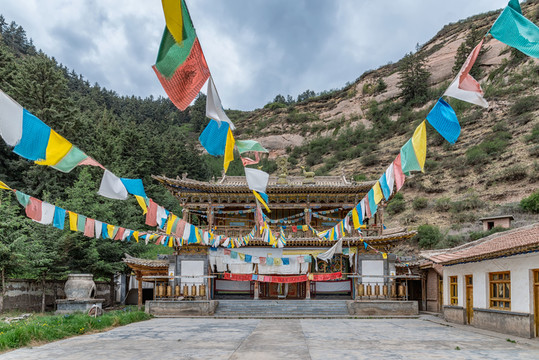 張掖馬蹄寺寺廟
