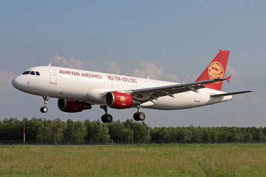 航班落地 飛機(jī) 吉祥航空
